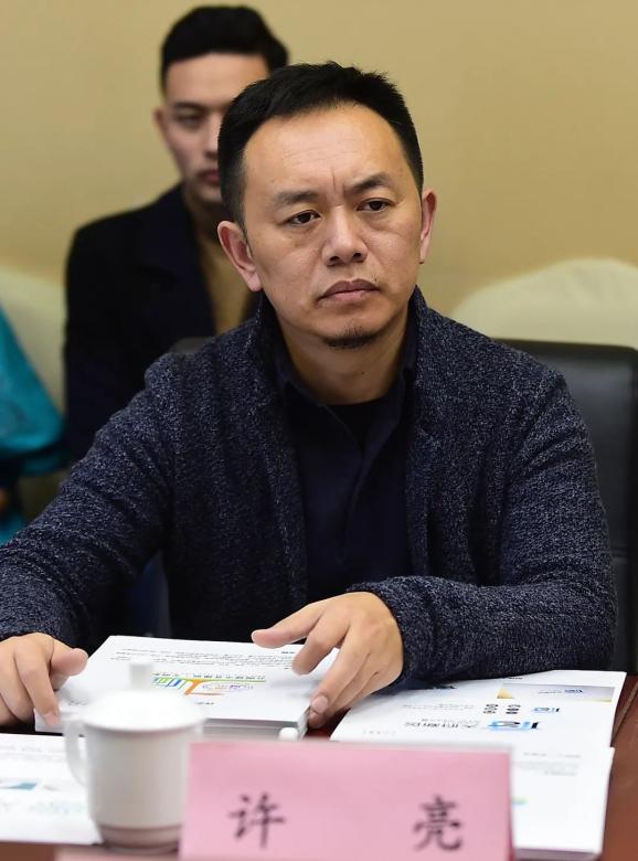 四川省平面设计师协会副秘书长杨蛟从logo设计的专业角度对投稿作品