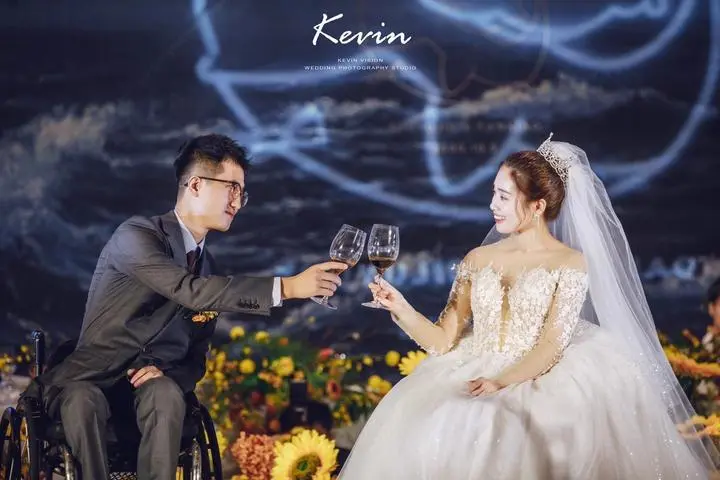 宁波小夫妻绝美轮椅舞婚礼 百万网友见证 媒体 澎湃新闻 The Paper