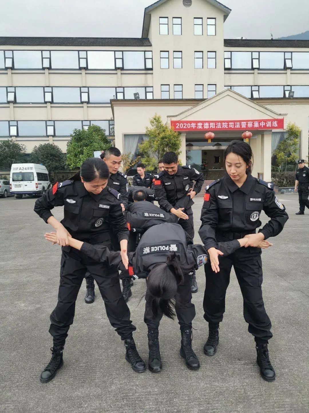 辣椒水抗壓訓練一對一,手把手警用武器安全操作訓練帥氣的