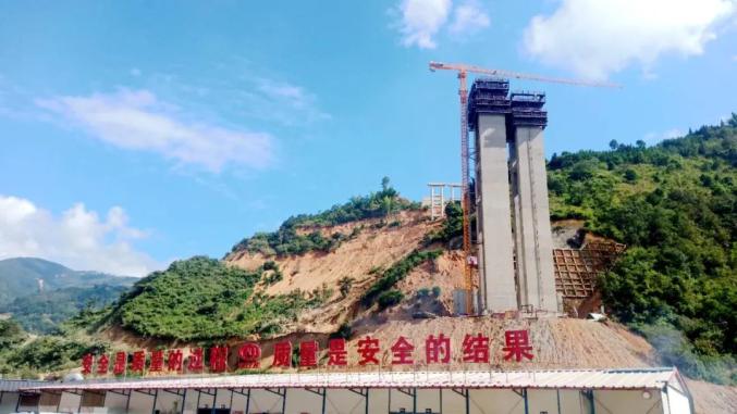 好消息元绿高速白那大河特大桥5号墩顺利封顶