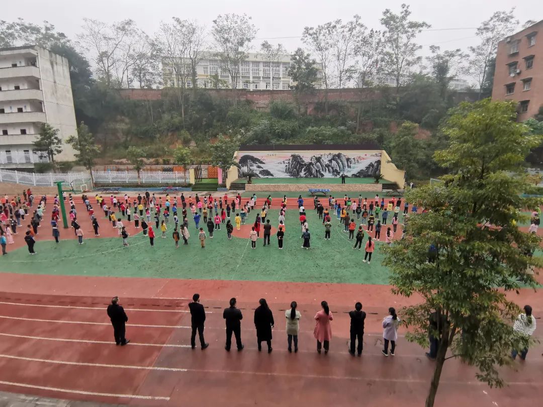 綦江警方进校园开展主题法制宣讲