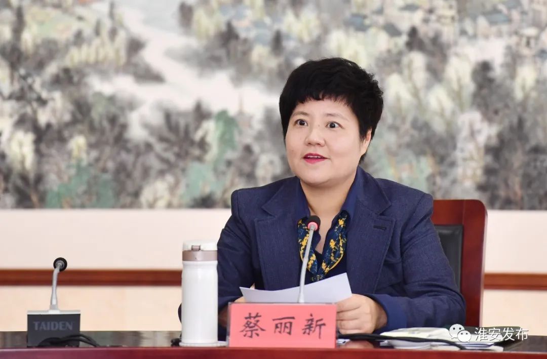 市委中心组传达学习贯彻党的十九届五中全会精神