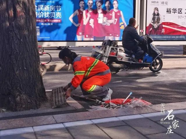 城市美容師的堅守一把掃帚二十餘載寫春秋長安區環衛工人翟偉彥