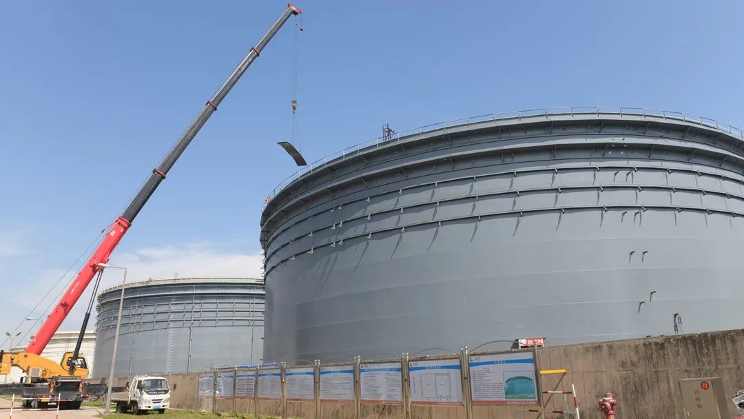 黄岛油库今年组织对5座储油罐进行大修,目前已完成4座储罐大修任务