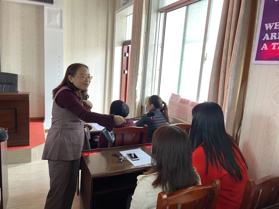 市妇联巾帼聚力幸福家"德育加油站"家庭教育大讲堂走进渔洋关镇小学