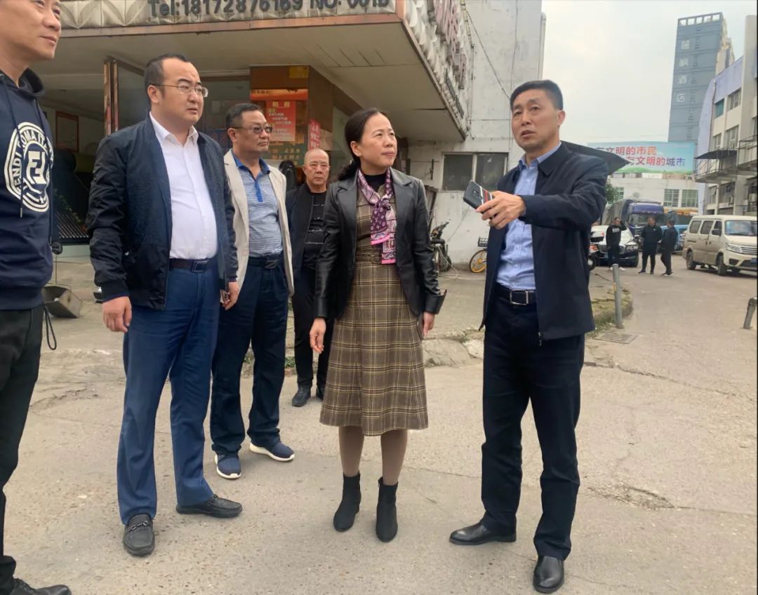 黄小燕召开洪城商圈改造提升调研座谈会