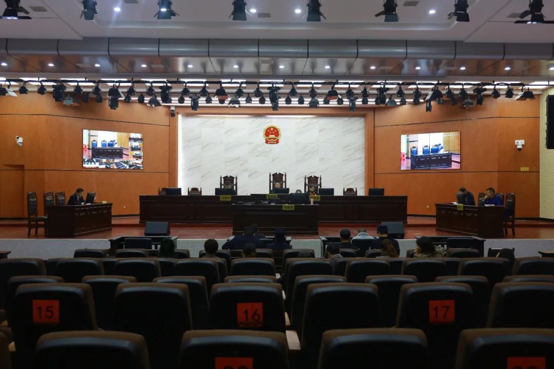 10月30日上午,祁阳县人民法院在第一审判庭公开开庭审理一起贩卖毒品