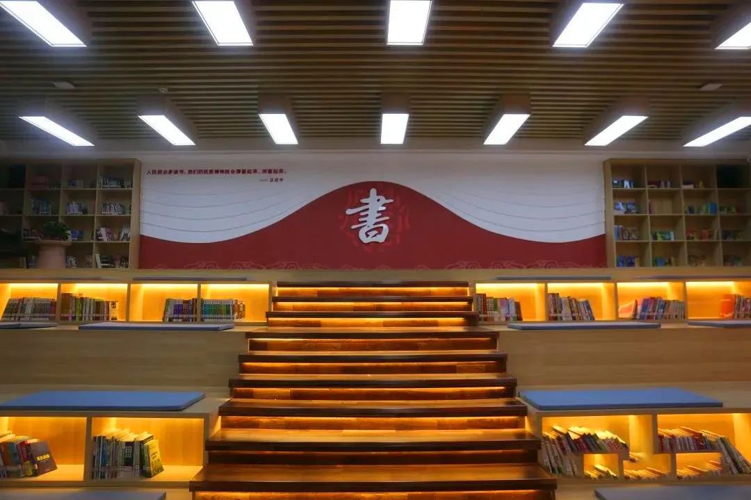 红色书吧政务服务区没想到吧原来党群活动服务中心也可以这么温馨