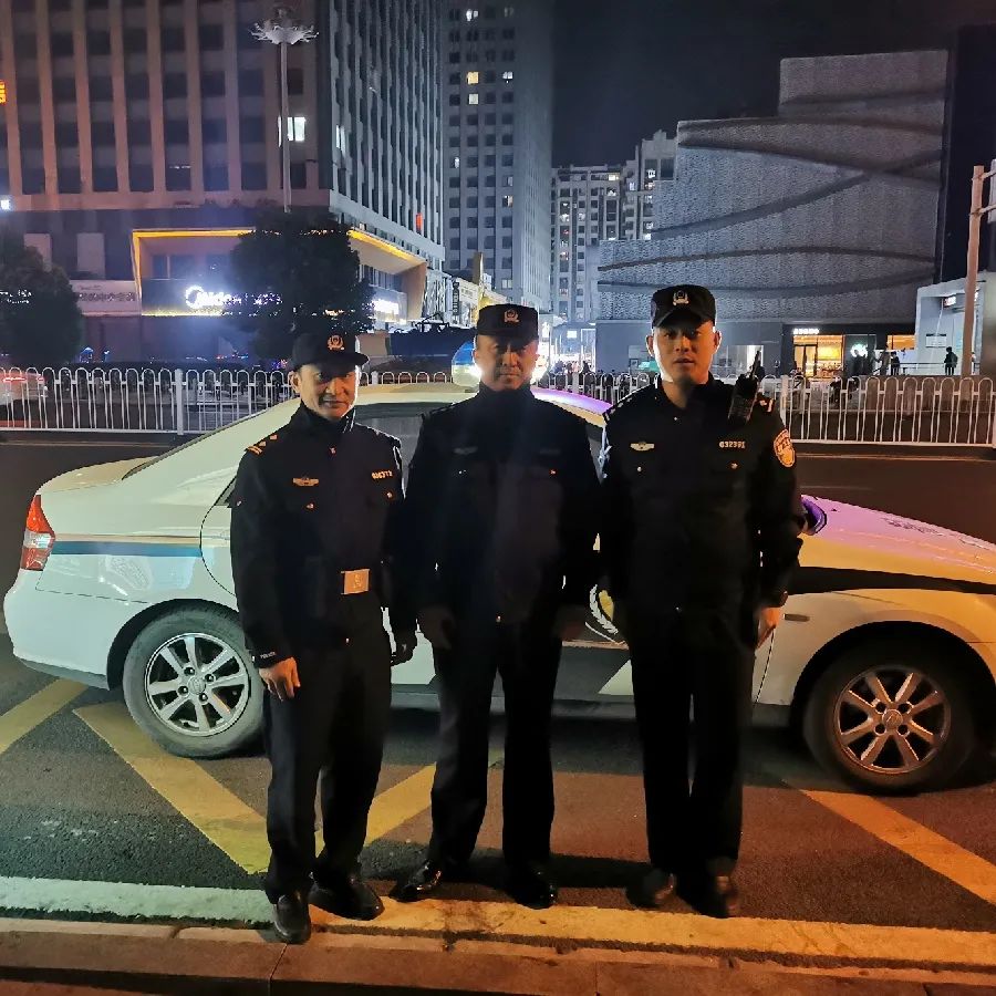 夜间平安灯 最美“守夜人”丨云龙公安全方位开展夜间巡逻，全力提升群众安全感！_澎湃号·政务_澎湃新闻-The Paper