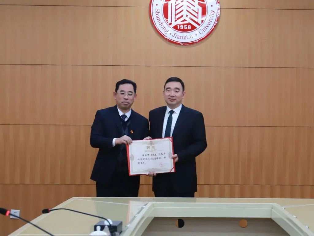 签约仪式上,靳奉祥与徐敏生签署了战略合作协议;陈飞勇与吴鹏共同为"