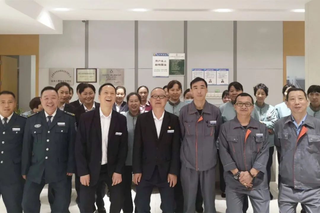 管理班组第一时间设立"疫情防控党员先锋岗",在班组经理叶军的带领下