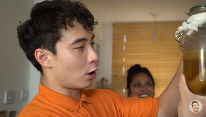 的一期节目中,黄瑾瑜曾用夸张的语气吐槽了bbc美食频道制作米饭的内容