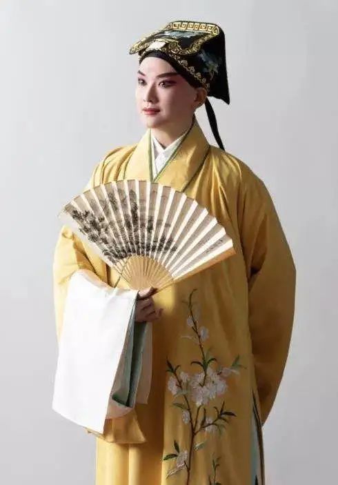 胡维露 饰 潘必正
