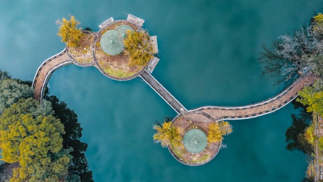 城外遠郊,還有更加浩渺的青嵐湖,軍山湖,金溪湖,南塘湖.