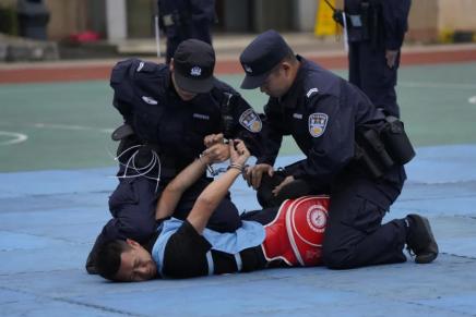 擒拿格斗术展示▲擒敌拳展示每一名新警都怀揣着最炽热的职业理想