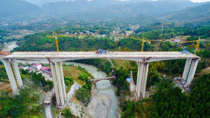 又一座大桥双幅合龙 城开高速开州赵家至谭家段有望明年通车