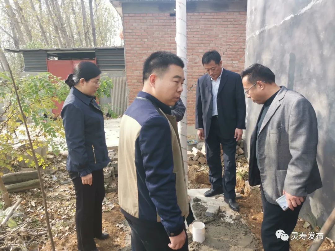 赵丽蓉一行先后到寨头乡女东庄,陈庄镇寒巴,岔头镇台头等村,认真听取