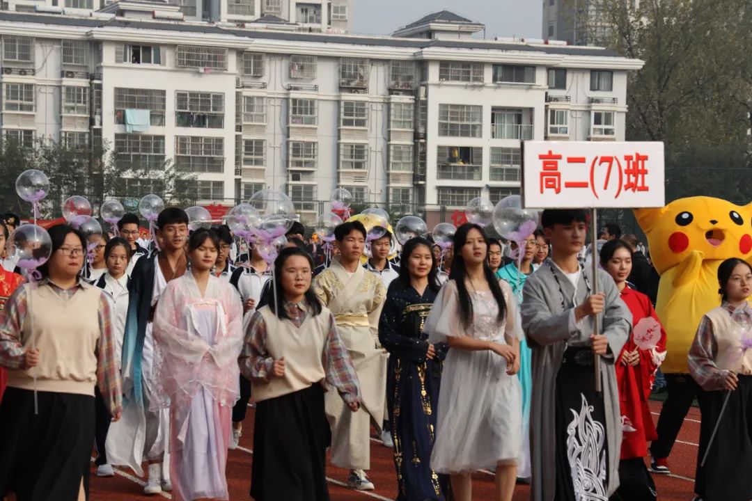 六安一中东校区举行田径运动会元素丰富尽显朝气