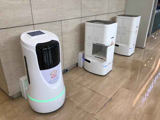 楼宇机器人来了!买零食可送到办公室门口