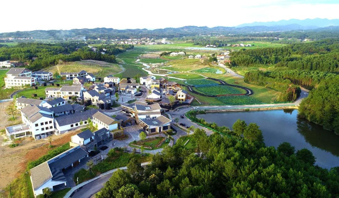 以市区为主体,以北三县绿色基地和南三县循环利用项目为两翼展开,在