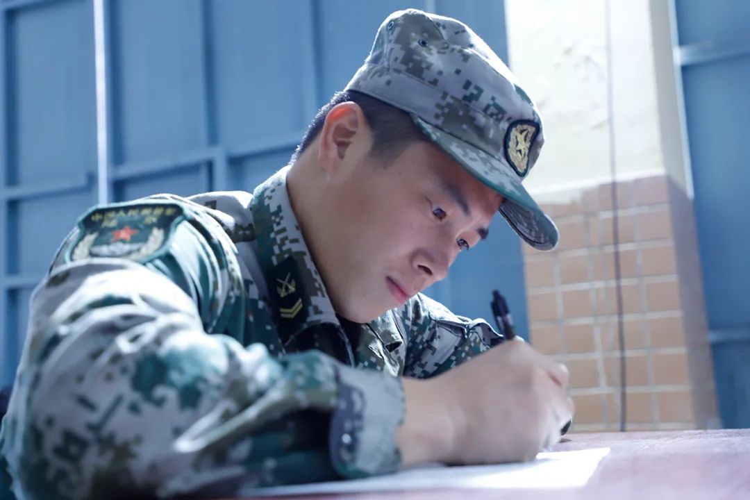 3次比武夺冠的士官分队长好样的