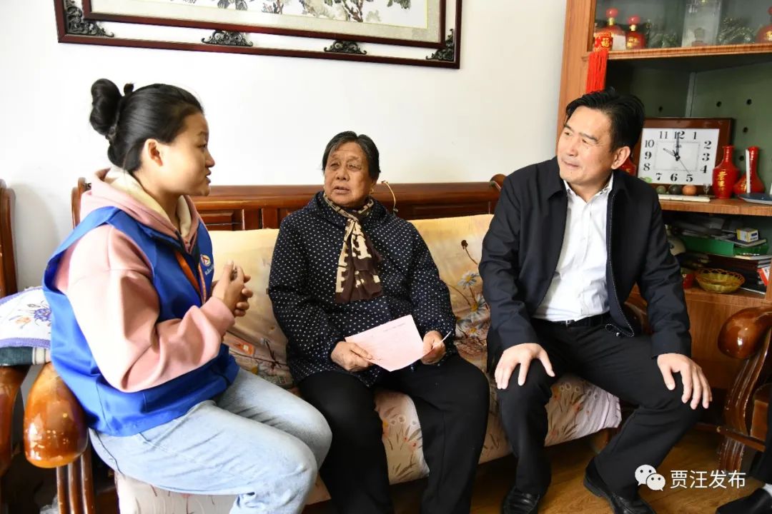 杨明强调开展此次人口普查,对摸清全区人口家底,准确把握人口变化特征