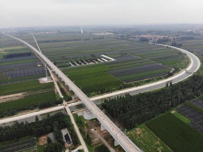 潍莱高铁进入运行试验阶段28日,中国足协裁判讲师陶然成接受央视采访