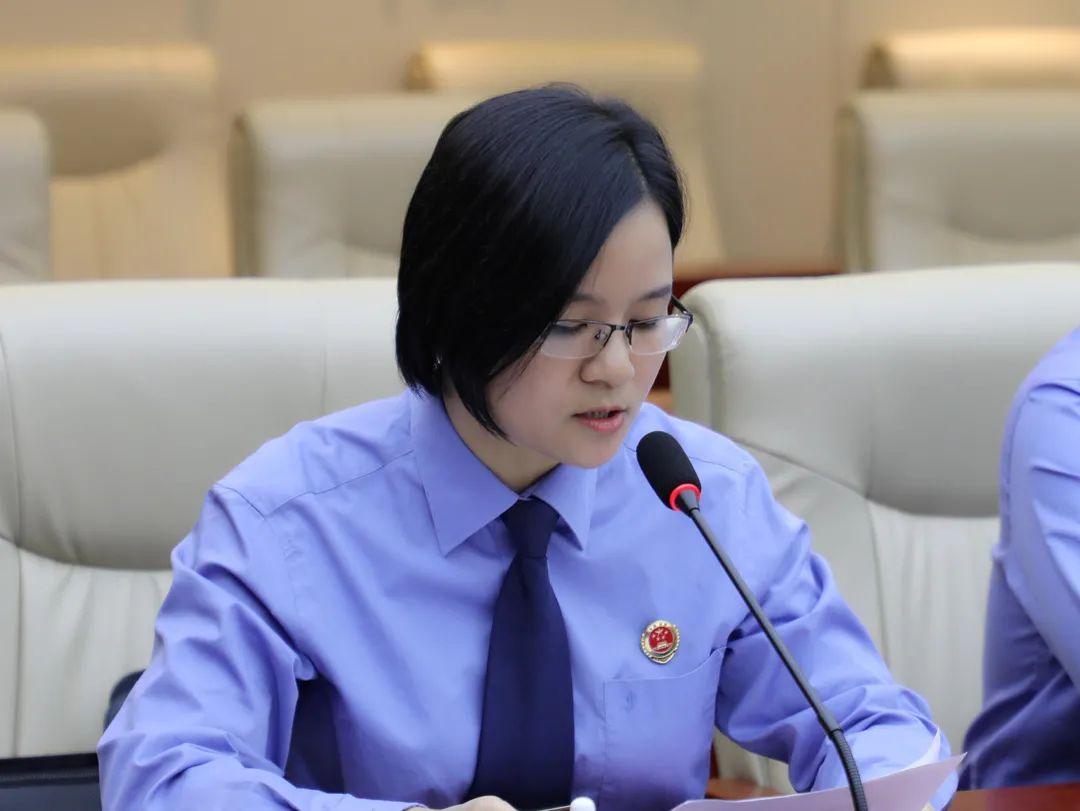 杨宇检察长以及市委组织部常务副部长温小林等同志与全体新选升职级