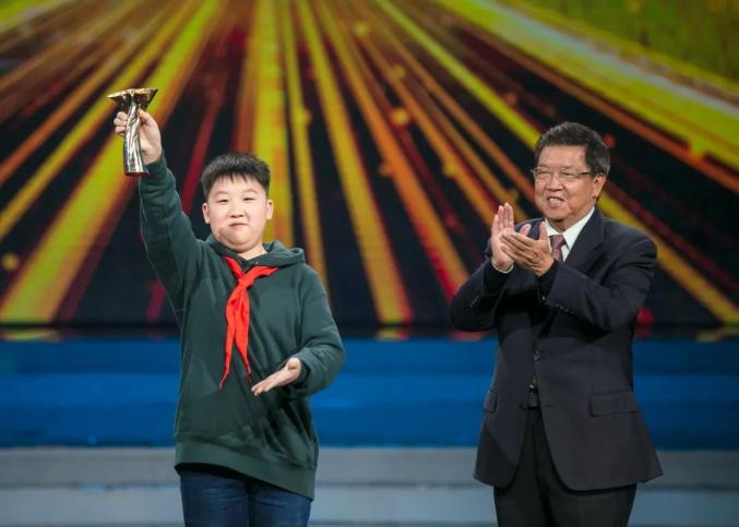 民勤蜜瓜小王子石培昊荣获cctv全国十佳最美孝心少年称号