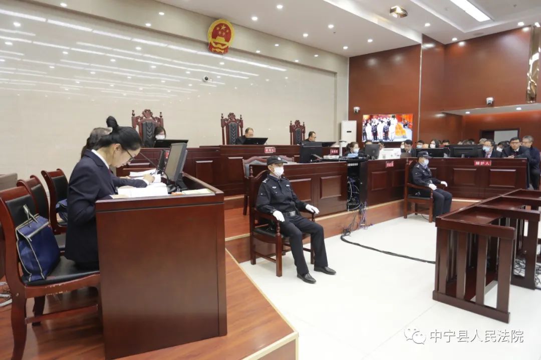 中宁县人民法院公开开庭审理被告人吴建华等19人组织领导参加黑社会
