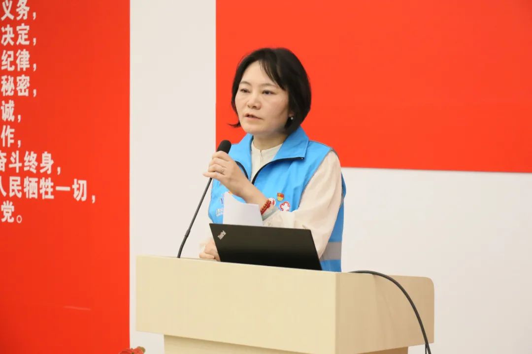 为保障志愿者们顺利上岗,曙光医院医务三处处长余志红带来医疗保障