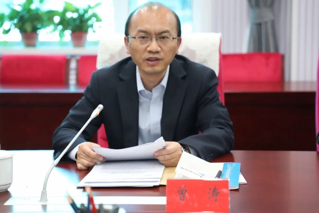 曾涛对省高院,省检察院和省直各单位参会负责同志的到来表示感谢.