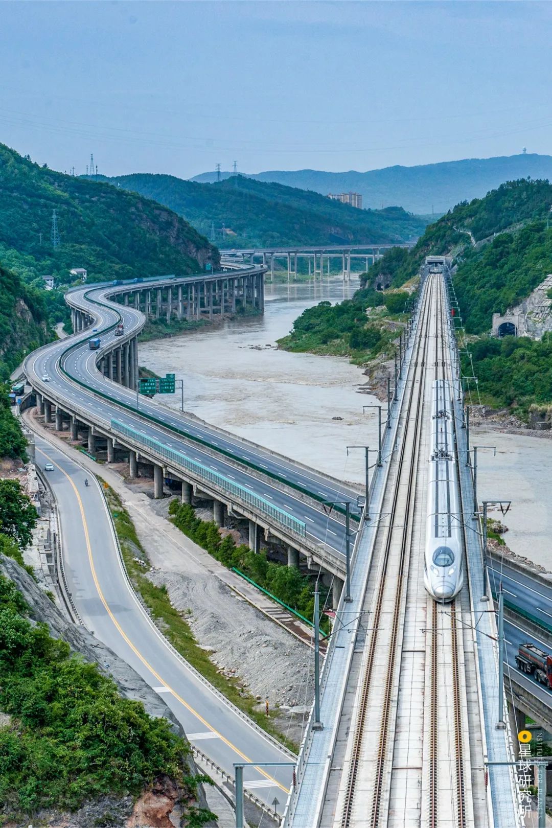 特辑坐着高铁看中国