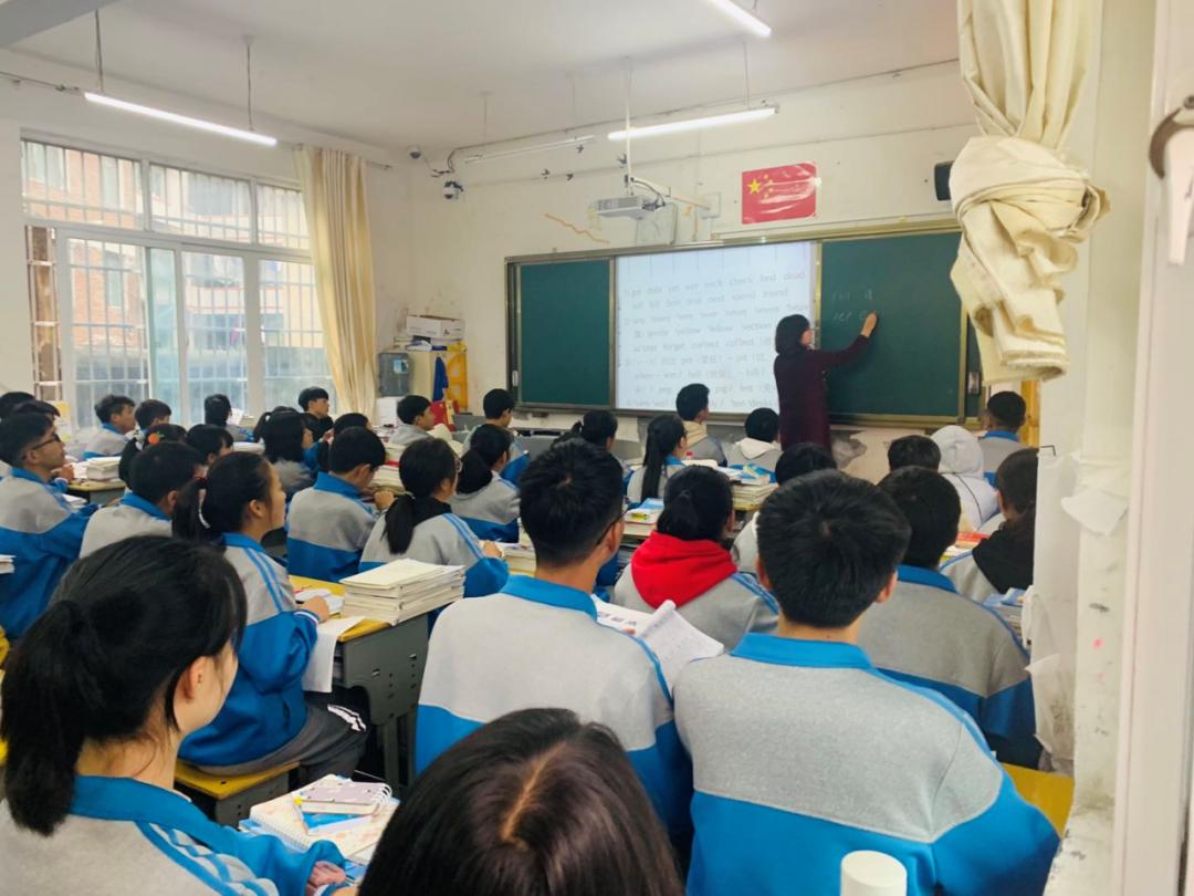 近年来,广州市天河区中学与纳雍县第四中学,第五中学签订帮扶协议