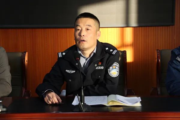 以身邊事警示身邊人商都縣公安局召開幹部警示教育大會