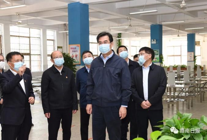 李炳军在定南调研他走进学校商场