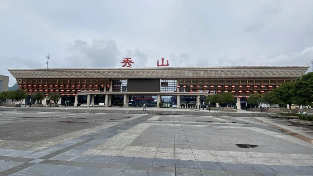 走界口花灯里的小城