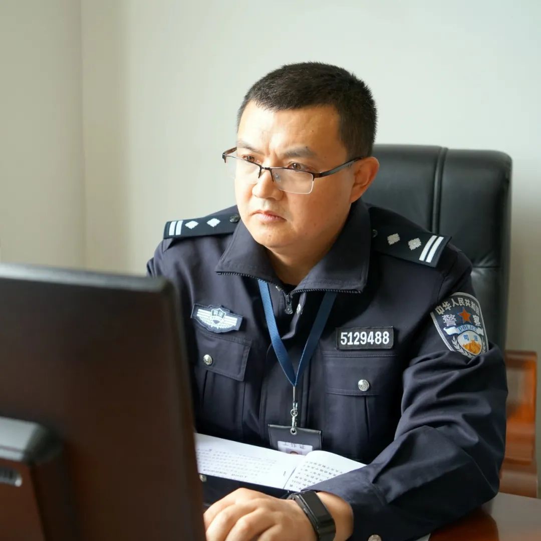 深度学习深刻领会雅安监狱民警学习十九届五中全会精神