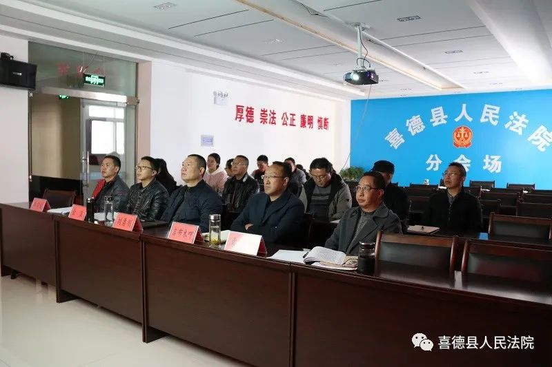 的记录片中,与会人员目睹了省冶金地质勘查局原党委书记,局长牟文勇