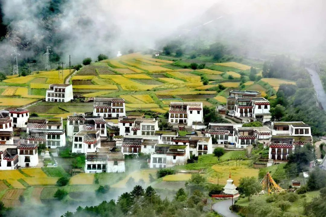 遇见乡城中国白藏房文化之乡请收下乡城的这张新名片