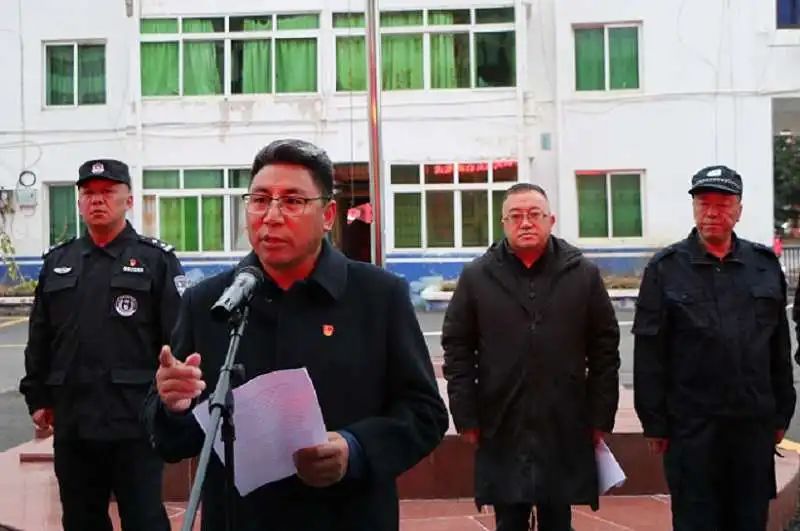 政法委书记孔红永作总体要求,副县长,公安局党委书记倪勇,红原县人民