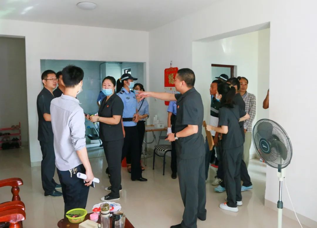 三亚城郊法院开展集中执行强制清场周专项行动