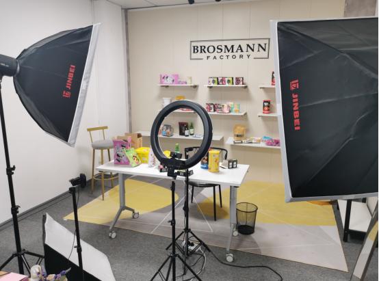 但据工作人员介绍,大源电商直播基地内直播间的使用率一直都比较好