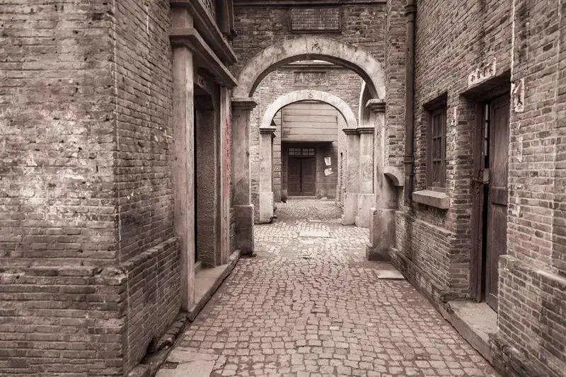 长长弄堂,转弯是火缸