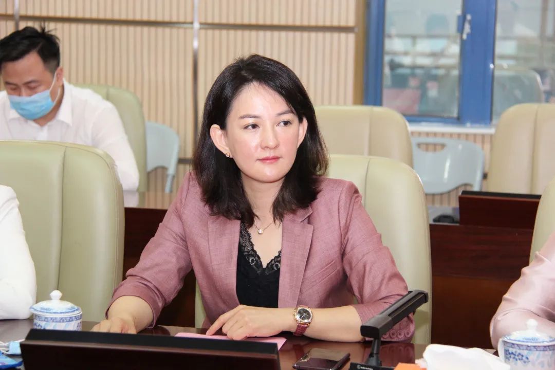 深圳市女企业家商会副会长,星宇金都集团副董事长兼总经理黄雪琴