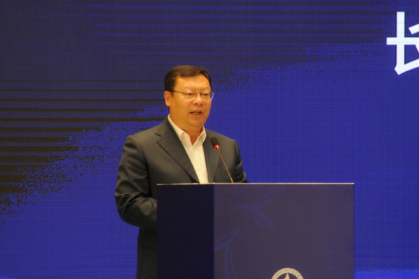 长春新区党工委副书记,管委会主任华景斌致辞