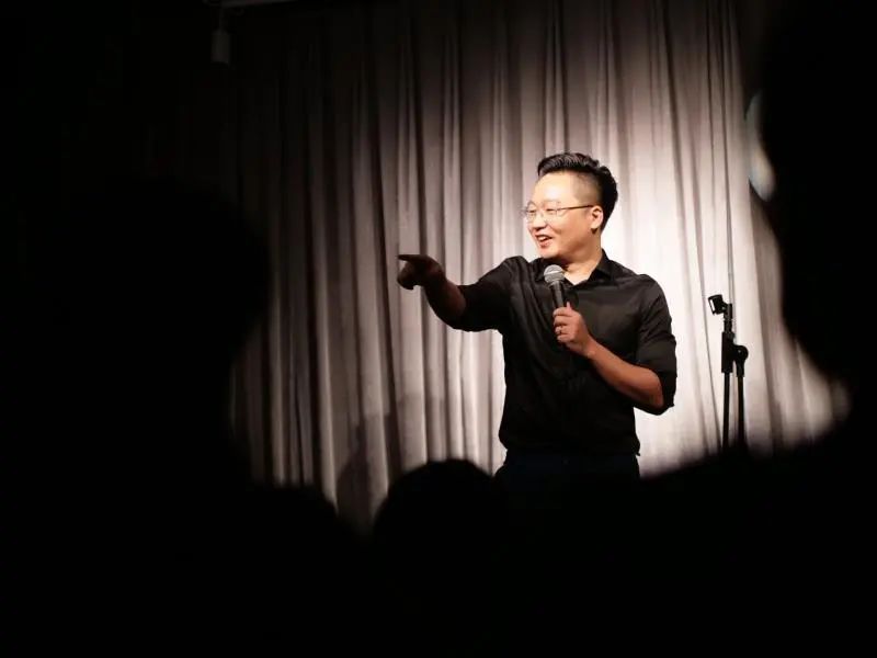 脱口秀演员王建国真名_香港脱口秀演员黄子华的专辑_脱口秀演员谁最火