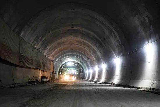 重庆明月山隧道图片
