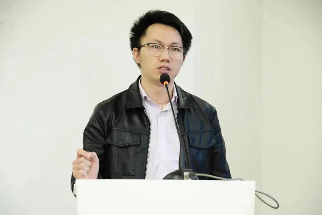 首批签约内容合伙人仇菲,仲正强,大卫及潘慧斌分别作交流(左右滑动