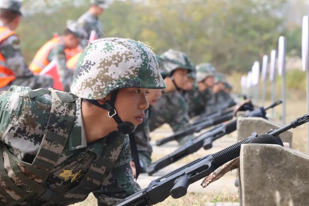 新兵首次打靶